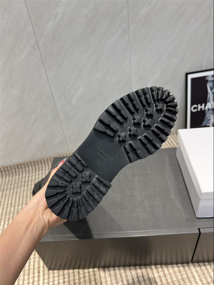 20251128174451973 370